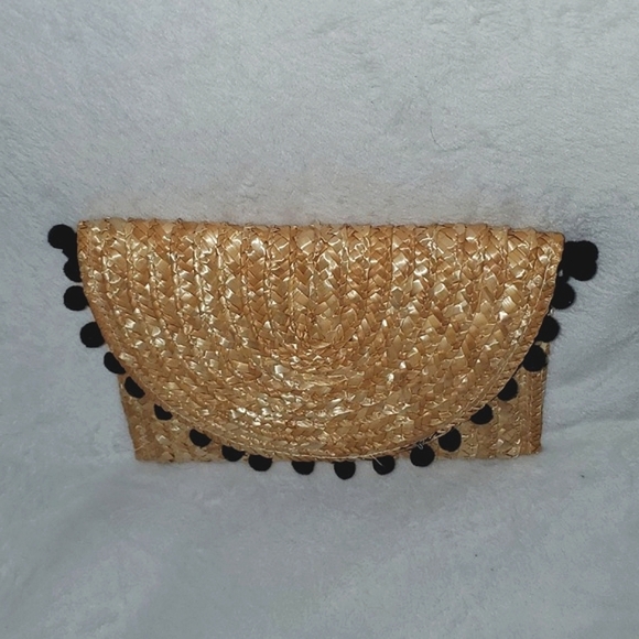 Shiraleah Chicago Woven Straw Clutch - Picture 4 of 8